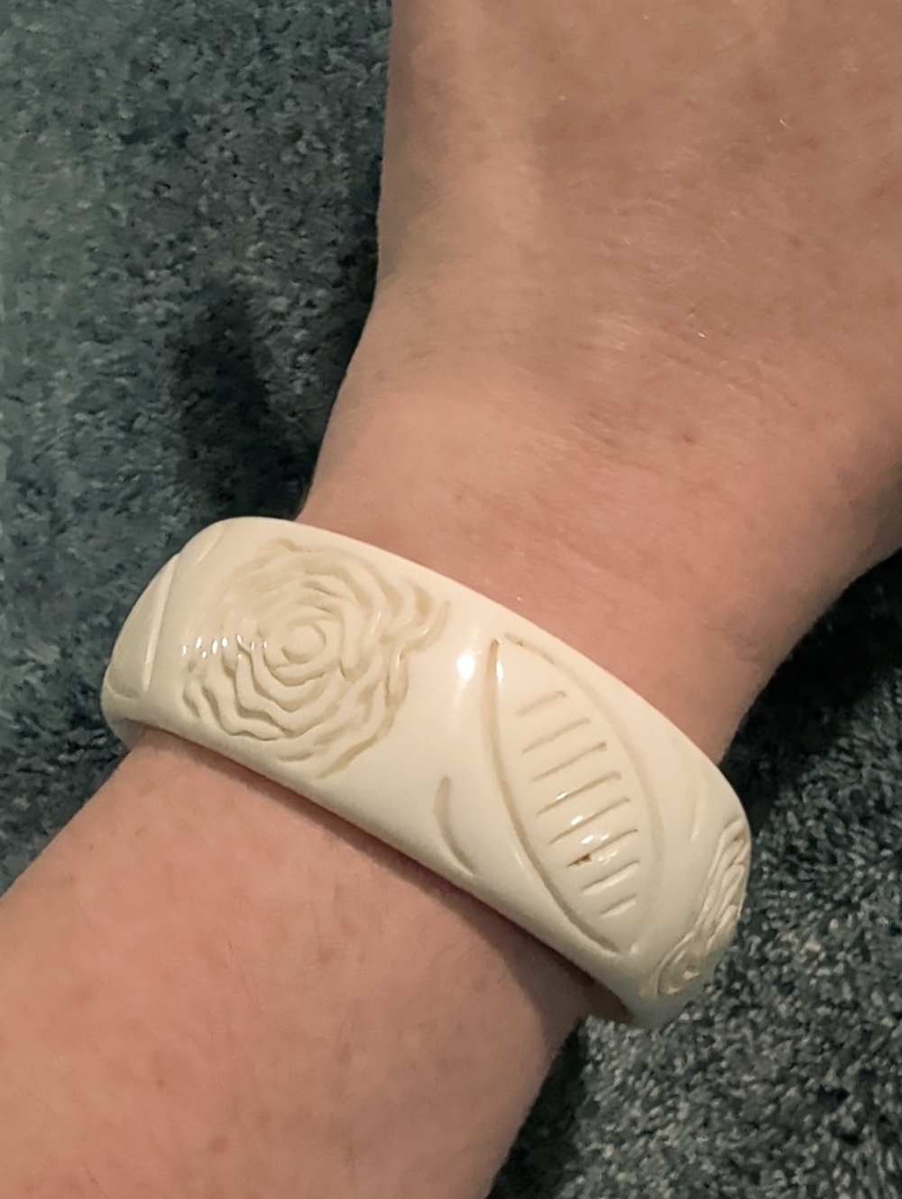 Cream Floral Carved Resin Bangle Bracelet - Women Accessories